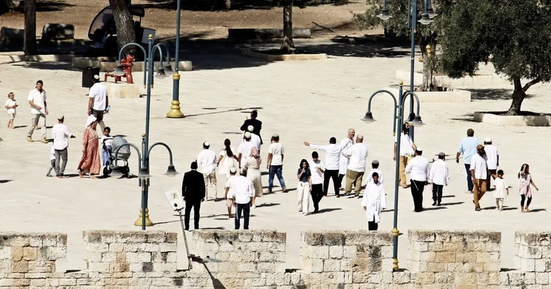 Yeni yıl bahanesiyle İsrailliler Mescid i Aksa’yı bastı