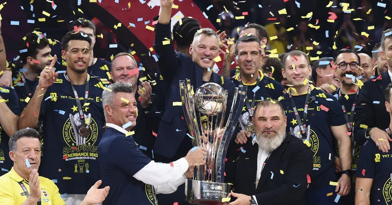 Fenerbahçe de iki yönetim kupayı beraber kaldırdı Sözcü Gazetesi