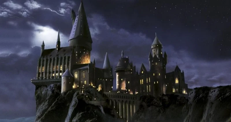 Eylül ayı Hogwarts ta ders başlangıcı demektir: İşte sinemanın en büyülü okuluna dair 10 ilginç bilgi!