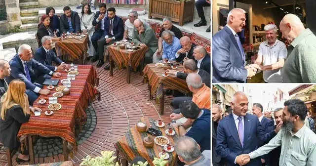 Bakan Ersoy Beyoğlu nda vatandaşlarla çay için sohbet etti: Türkiye Yüzyılı bir yükseliş çağı olacak Gündem Haberleri