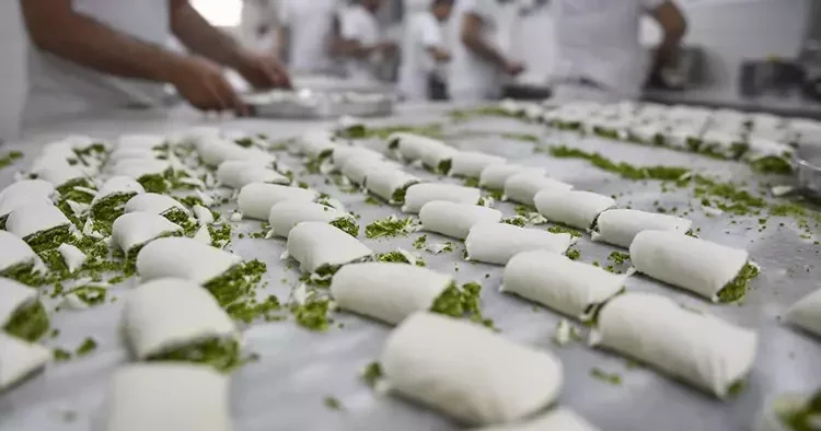 Bakanlık tek tek ifşa etti! Ünlü baklavacı vatandaşa boya yedirmiş