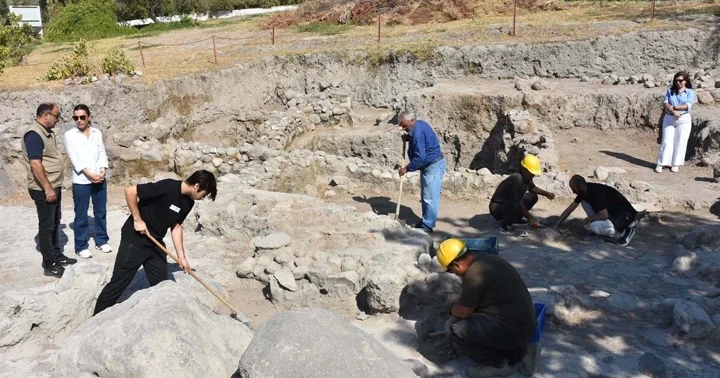 5 bin yıllık... Smyrna Höyüğü nde bulundu