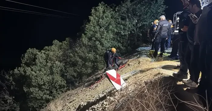 Sivas ta feci kazada hayatını kaybeden 4 kişinin cesetleri güçlükle çıkartıldı