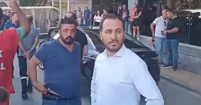 İzmir de çöp yığınları tepkiye neden oldu (3) İzmir Haberleri