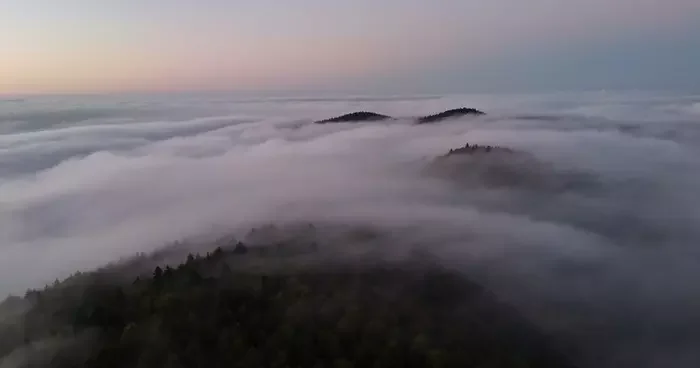 Samsun da 1000 rakımlı mahallede oluşan sis denizi dronla görüntülendi
