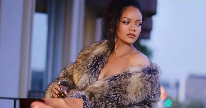 Üçüncü kez anne olan Rihanna, bebeğini ilk kez gösterdi