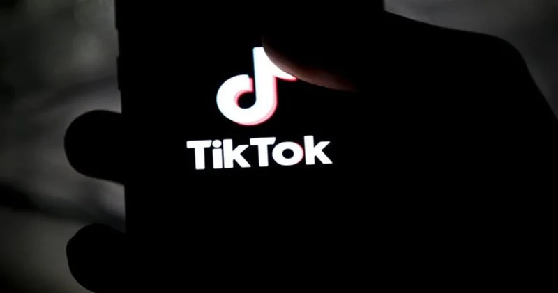 Bir TikTok skandalı daha! Oğluna oje sürüp oynattı