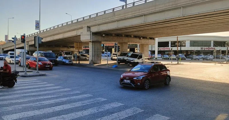 Ankara da ölümlü kaza! Yolun karşısına geçerken beton mikseri çarptı