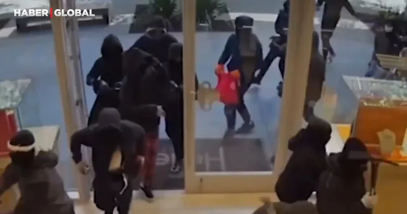 25 hırsız aynı anda içeri girdi, kuyumcu neye uğradığını şaşırdı