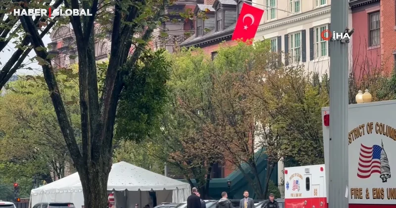 Cumhurbaşkanı Erdoğan’ın konakladığı Blair House a Türk bayrağı çekildi