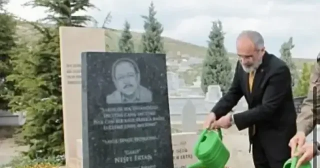 Bozkırın Tezenesi Neşet Ertaş, vefatının yıl dönümünde anıldı: Cumhurbaşkanı Başdanışmanı Topçu’dan anma mesajı Aktüel Haberleri