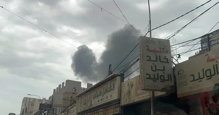İsrail, Yemen in başkenti Sana yı vurdu! Saldırı sırasında Husilerin lideri konuşma yapıyordu