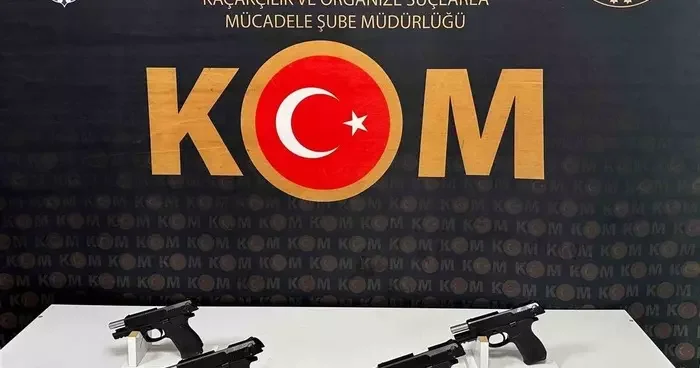 Mardin’de bir araçta 5 ruhsatsız tabanca ele geçirildi, 1 şahıs tutuklandı