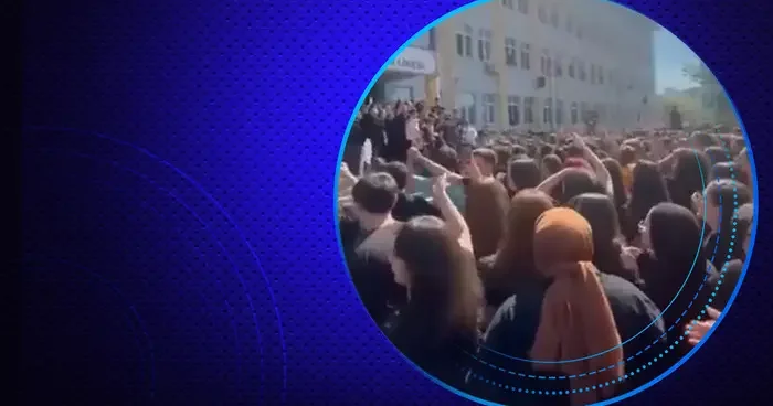 Lisede dikkat çeken eylem! O öğretmeni tekrar derste gören öğrenciler bahçeye indi: Okulda tacizci istemiyoruz