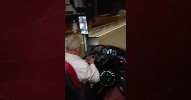 Otobüs şoföründen skandal hareket: Direksiyon başında dakikalarca telefonla oynadı!