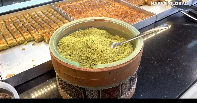 Fıstık fiyatları baklavayı uçurdu: Artan fıstık fiyatlarının ardından baklava yüzde 50 zamlandı