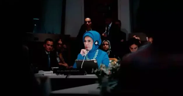 Emine Erdoğan dan anlamlı Gazze paylaşımı: Kanser, yıkıcı hastalıklar, bir de savaşın karanlığı...