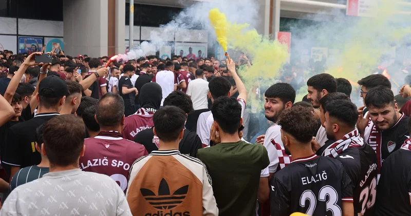 Elazığsporlu taraftarlardan takıma tam destek