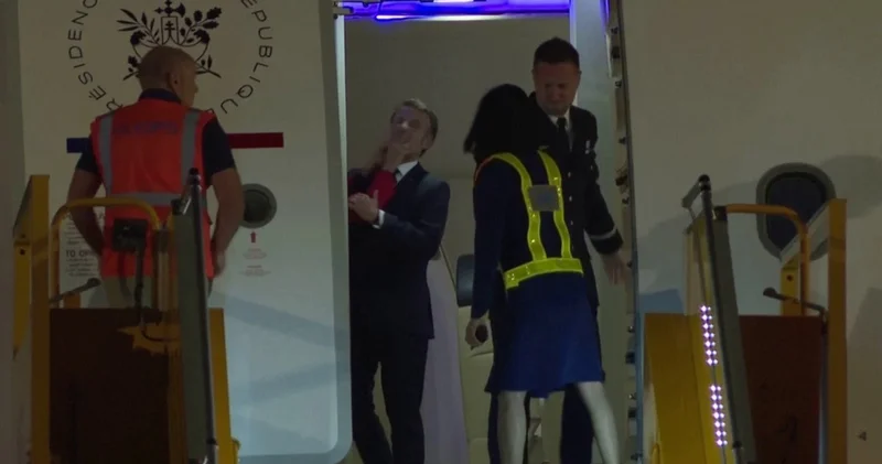 Fransa Cumhurbaşkanı Macron a atılan tokat gündem oldu: Rahatlama amaçlı bir şakalaşmaydı
