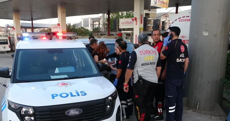 Kadınların otobüsteki kavgası durakta devam etti! Birbirlerini bıçaklayan 2 kadın yaralandı