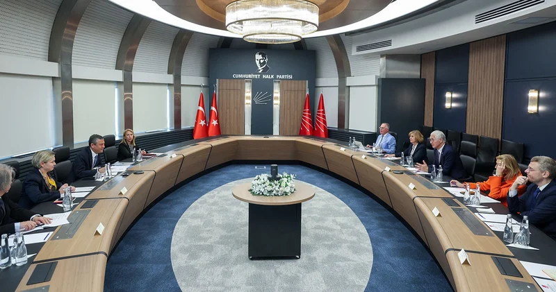 CHP Genel Başkanı Özel, Fransız senatörleri kabul etti