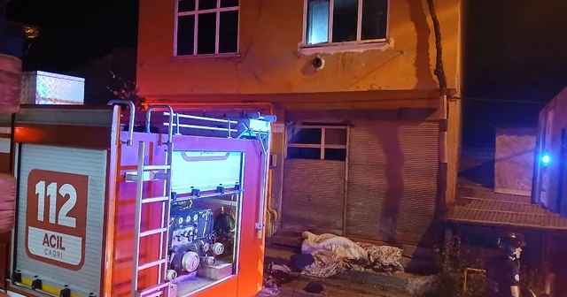 Samsun da ev yandı; 1 i itfaiyeci 2 yaralı Samsun Haberleri