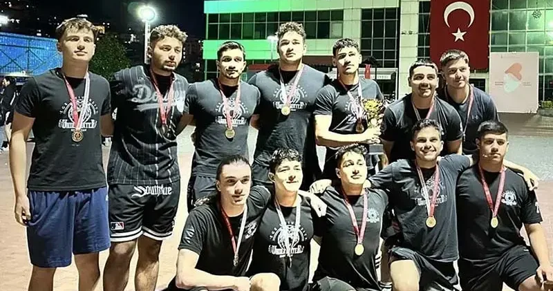 Ege Üniversitesi Sualtı Ragbisi takımlarından çifte şampiyonluk