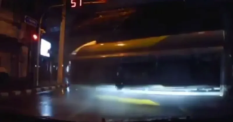 Tanker kaza yaptı, 600 litre benzin yola döküldü Sözcü Gazetesi