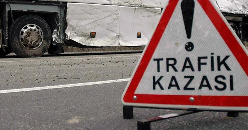 Bursa da kamyonet, park halindeki tıra çarptı: 2 kişi hayatını kaybetti