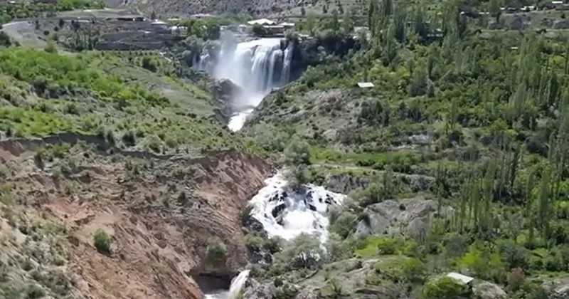 Türkiye nin cennet köşesinde heyelan alarmı: Evler kaydı, yollar yarıldı Sözcü Gazetesi