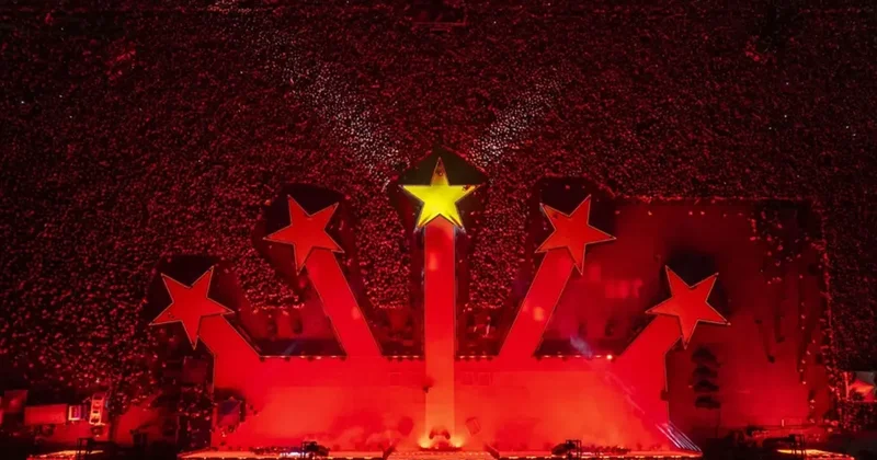 Galatasaraylı genç futbolcuya Yenikapı da şok eden protesto