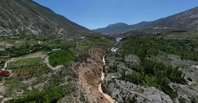 Erzurum dan korkutan heyelan! Zemin 12 metre yer değiştirdi