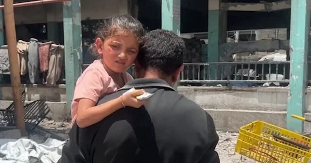 Alevlerin içinden bir mucize: Gazzeli küçük Verd sağ kurtuldu VİDEO İZLE