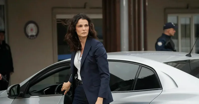 Eşref Rüya’nın Çiğdem’i Büşra Develi, oyunculuk performansıyla dikkat çekiyor