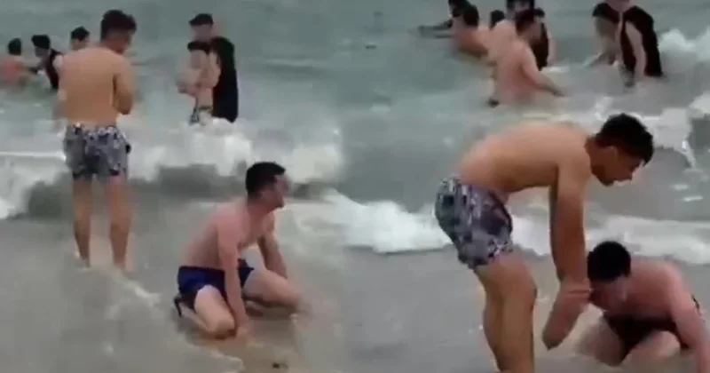 Alaçatı da boğulan gencin arkadaşları sinir krizi geçirdi: Nereden geldik buraya! Sözcü Gazetesi