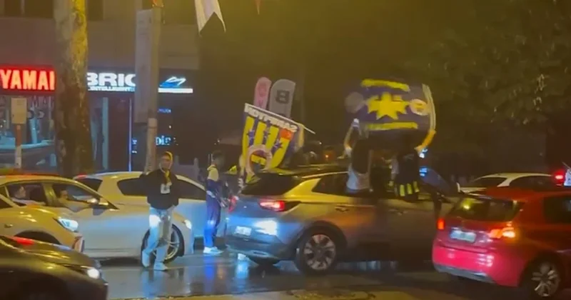 Fenerbahçe Beko kupayı kaldırdı, taraftar sokağa döküldü: Görülmemiş şenlik var Sözcü Gazetesi