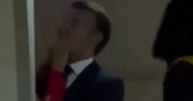 Emmanuel Macron Vietnam’a kavga ederek ayak bastı: Kameralar önünde eşi Brigitte tarafından tokatlandı VİDEO İZLE