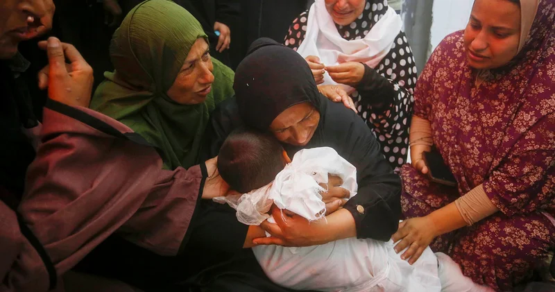 İsrail, Gazze de yerinden edilmiş sivillerin sığındığı okulları vurdu: En az 20 ölü