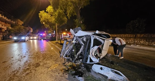 Adana da otomobil, taksiye çarptı; 5 yaralı Adana Haberleri