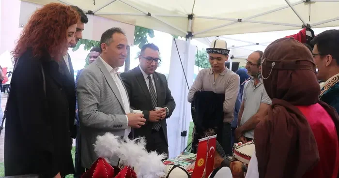 Sakarya daki uluslararası öğrenciler Medeniyetler Köprüsü programında kültürlerini tanıttı