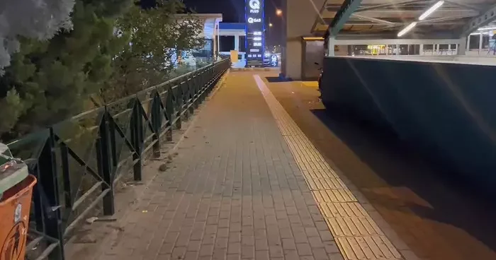 Metro istasyonunda 3 arkadaşa bıçaklı saldırı! 20 dakika içinde yakalanıp gözaltına alındılar...