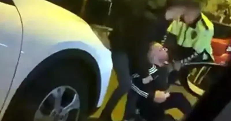 Avcılar da Dur ihtarına uymadı otomobilini bırakıp kaçtı; polis tarafından yakalandı
