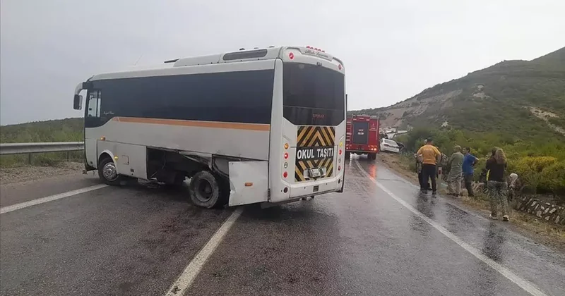 İzmir de trafik kazası: 13 kişi yaralandı