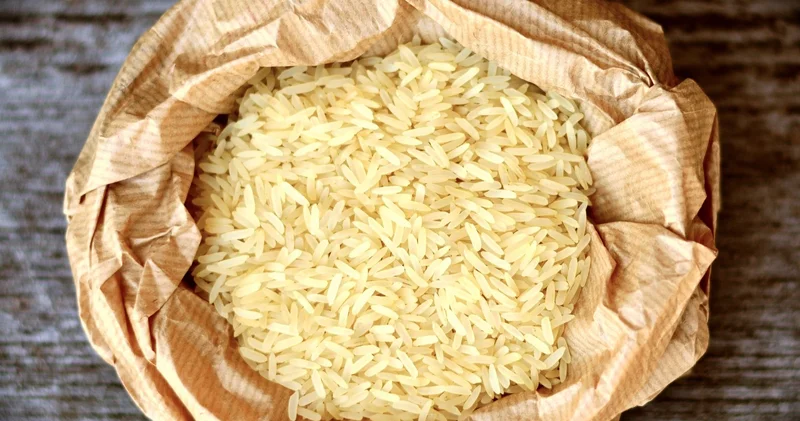Aylarca böceklenmeden saklamak için deneyin! Pirincin içine 1 tane eklemek bile böcekleri uzak tutmaya yetiyor