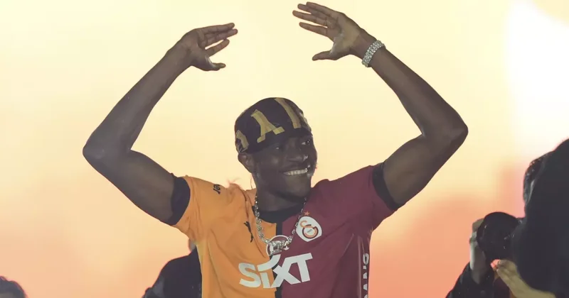 Osimhen den kutlamalarda transfer sözleri