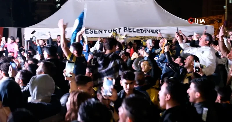 Esenyurt’ta final coşkusu: Büyük zaferi dev ekranda kutladılar