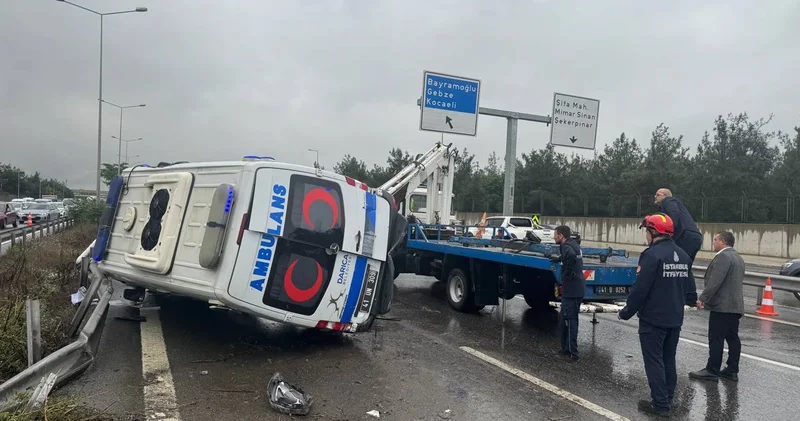 Tuzla da kontrolden çıkan hasta nakil ambulansı devrildi