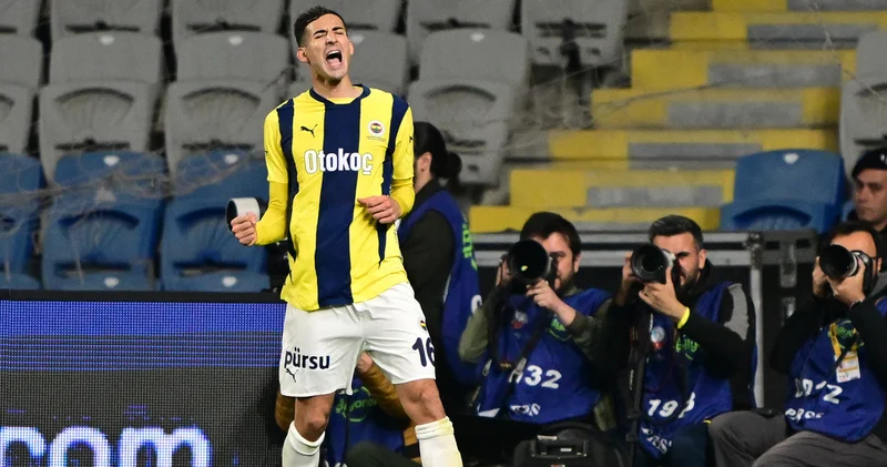 Fenerbahçe de Mert Müldür kırmızı kart gördü Fenerbahçe Haberleri