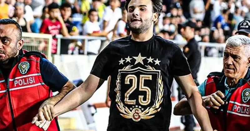 Hatayspor Fenerbahçe maçında Galatasaray tişörtlü taraftar sahaya girdi