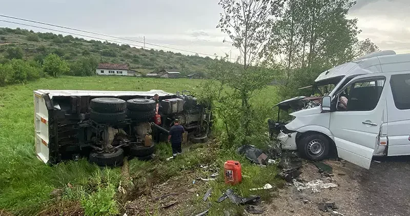 Karabük te 4 araç kazaya karıştı; 9 yaralı